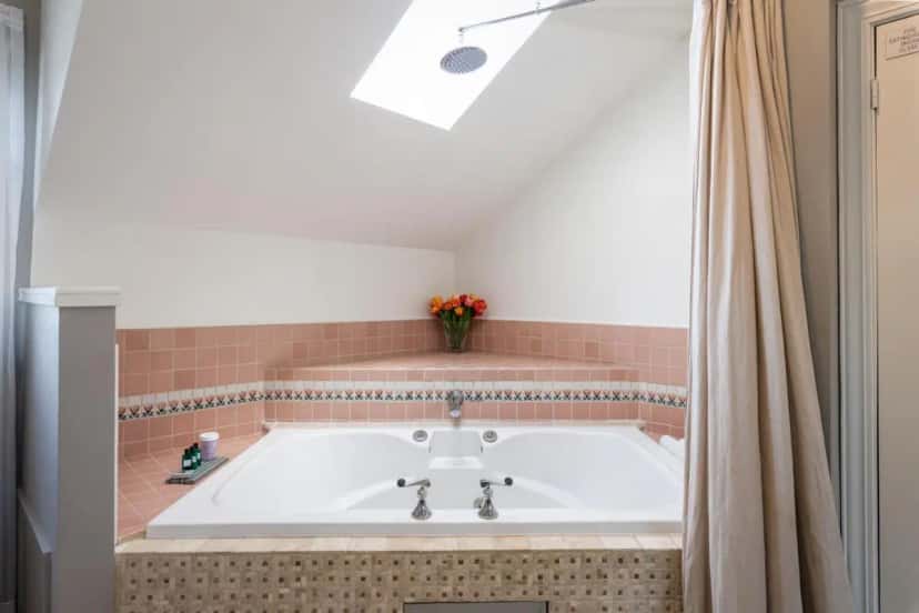 In-room hot tub at Nantucket Whale Inn, Half Moon Bay in Half Moon Bay, CA