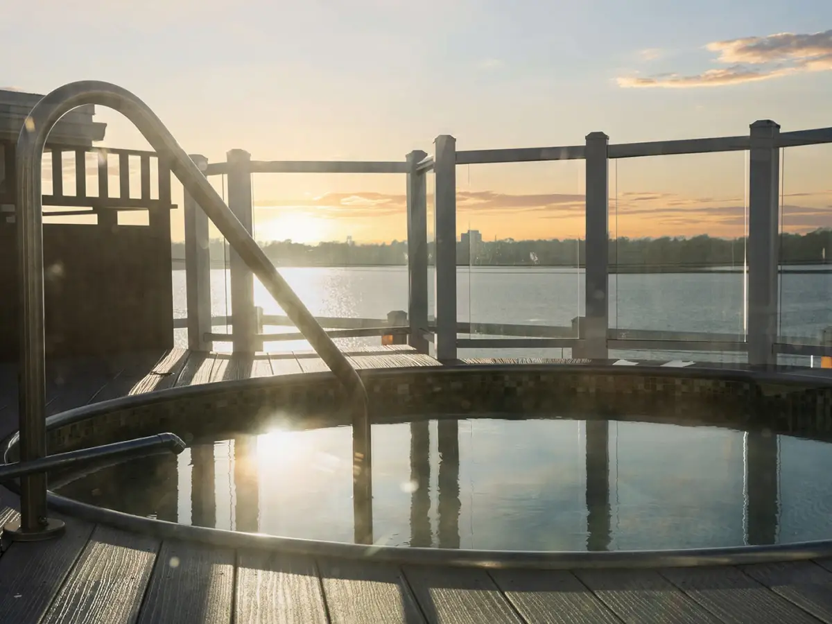 Newport Beach Hotel & Suites Shared outdoor hot tub