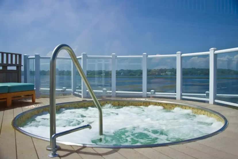In-room hot tub at Newport Beach Hotel & Suites in Middletown, RI