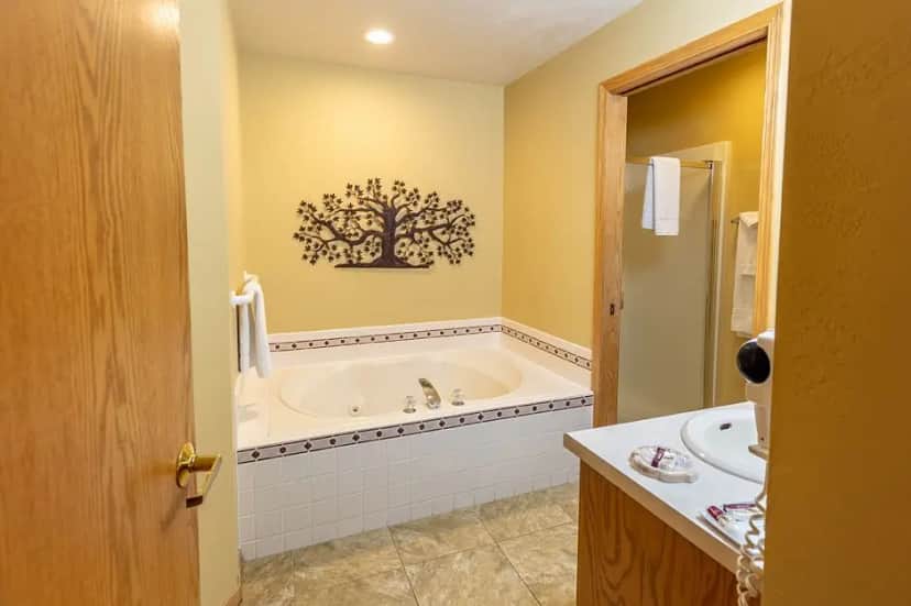Newport Resort hotel photo 1 in Egg Harbor, Wisconsin