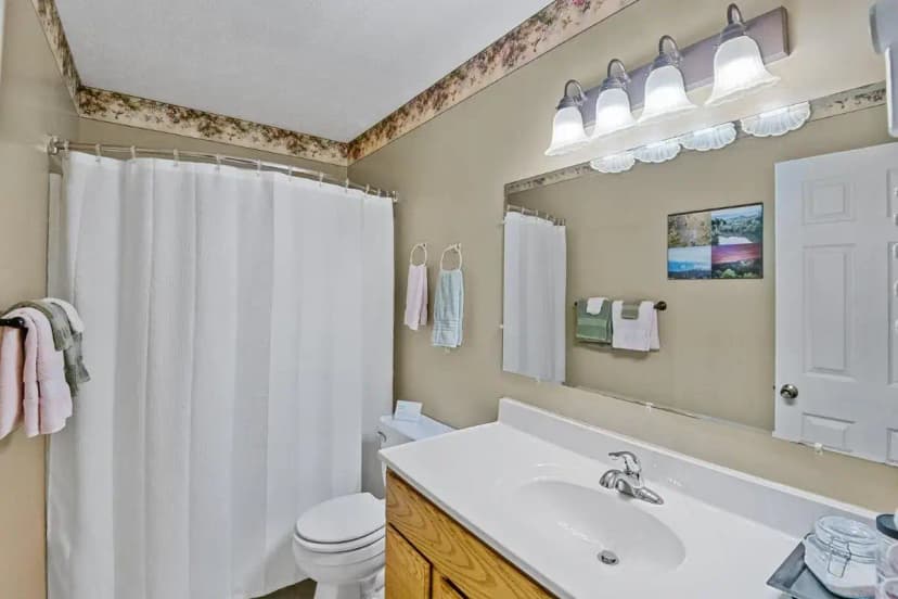 Hotels with jacuzzi in room in Greeneville