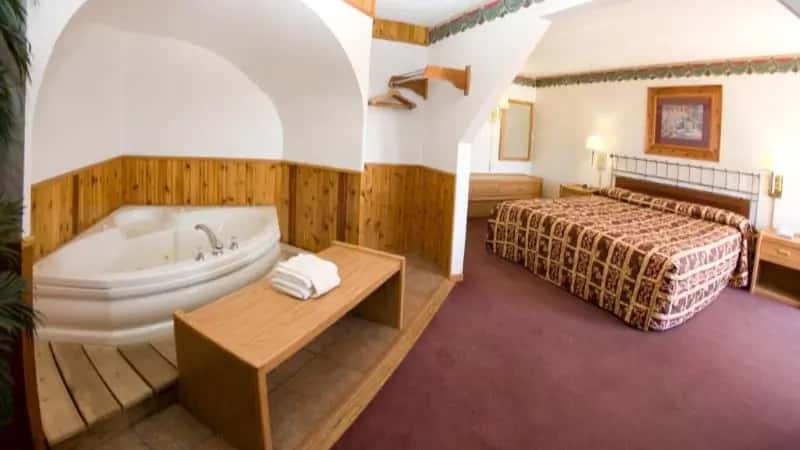 In-room hot tub at North Country Inn & Suites in Mandan, ND