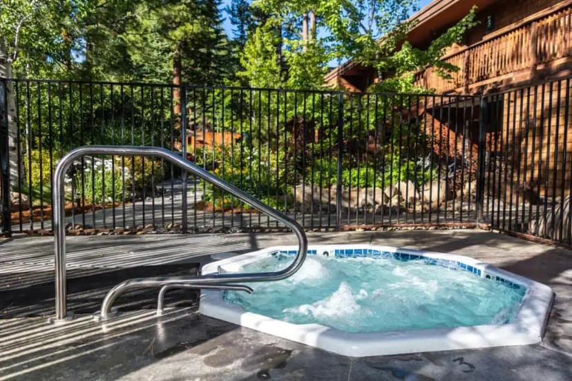 Hotels with jacuzzi in room in Carson City