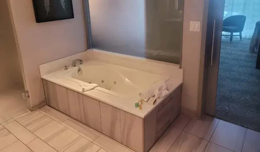 In-room hot tub at Northern Quest Resort & Casino in Airway Heights, WA