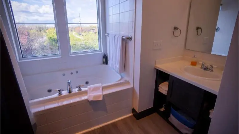 In-room hot tub at Nuk’s Executive Suites in De Pere, WI