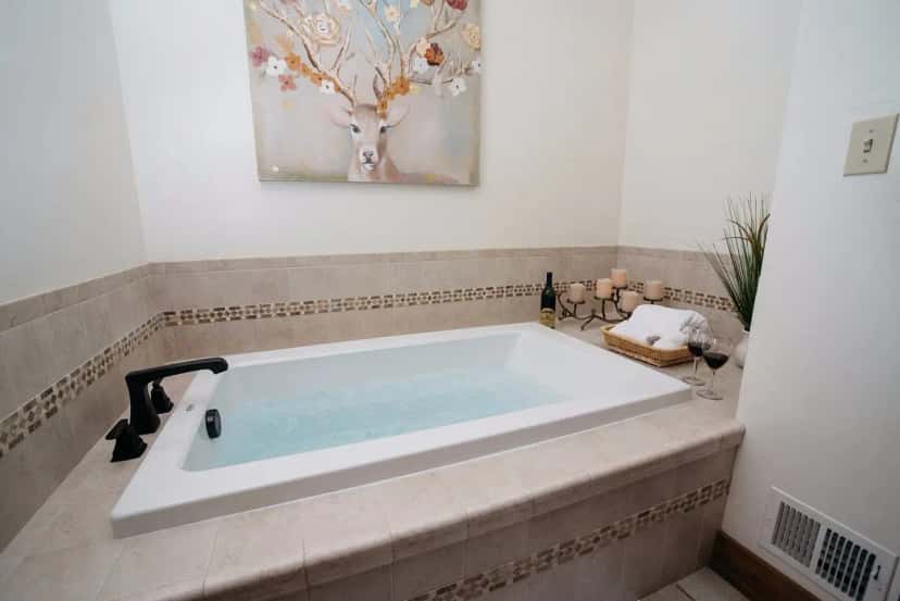 In-room hot tub at Oak Lodge in Stahlstown, PA