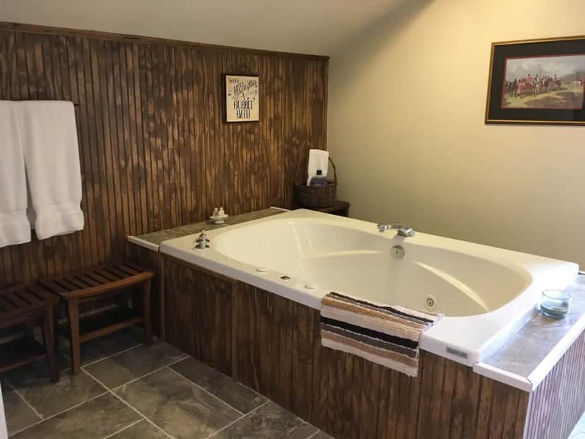 Private in-room jacuzzi at OAK VALLEY INN & SUITES