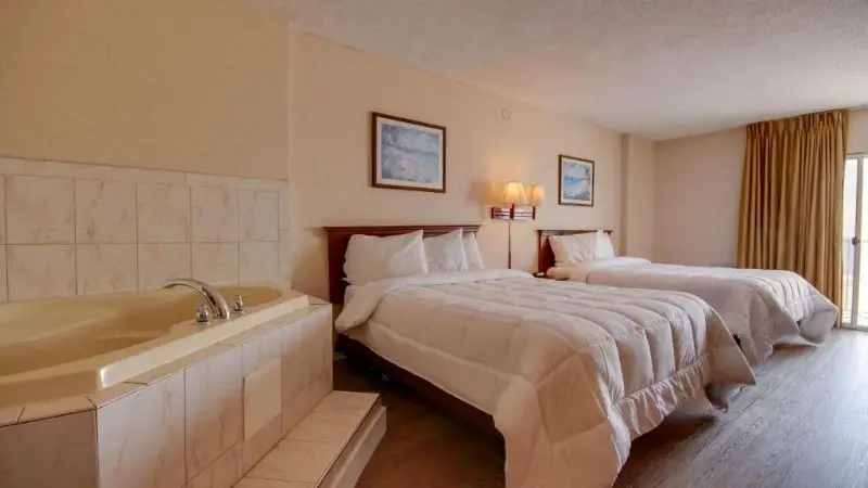 Ocean 1 Hotel and Suites — suite
