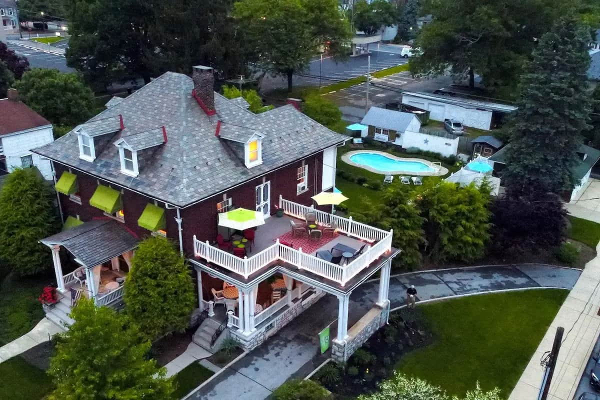 Shared outdoor hot tub at Olde Square Inn