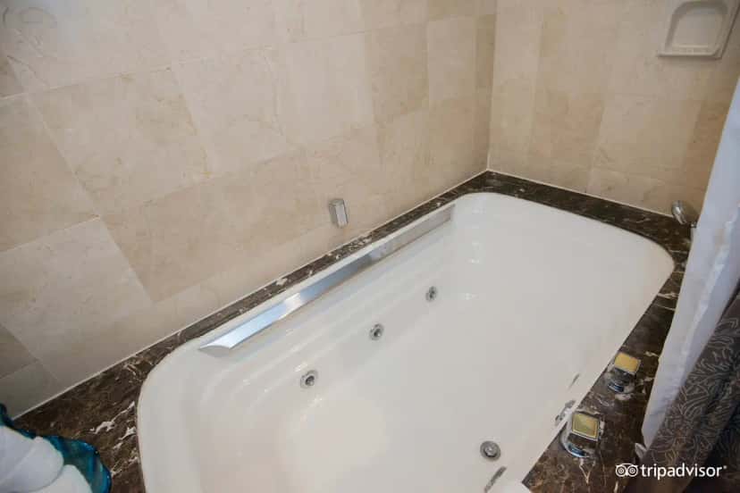 In-room hot tub at Omni Interlocken Hotel in Broomfield, CO