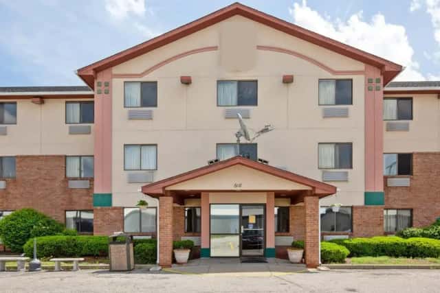 Oyo Hotel Portage I-94 — guest room