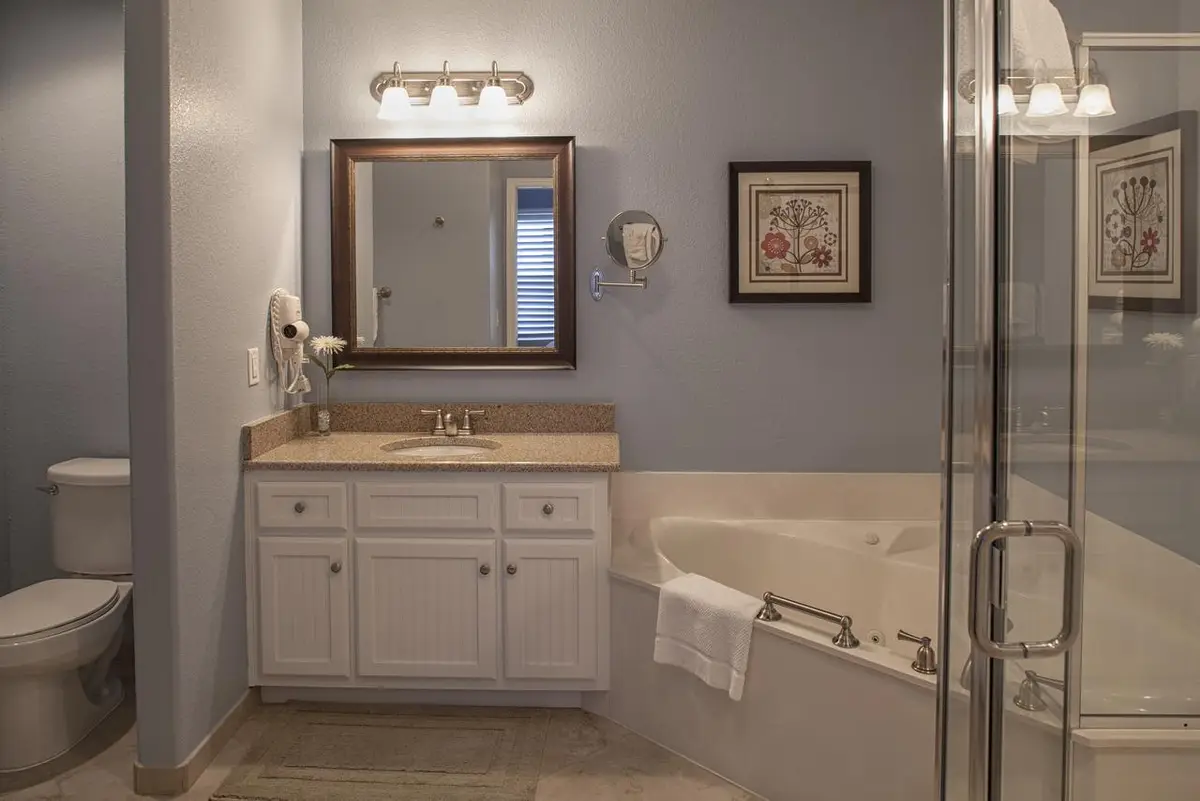 Deep soaking bathtub at Palace View Resort by Spinnaker