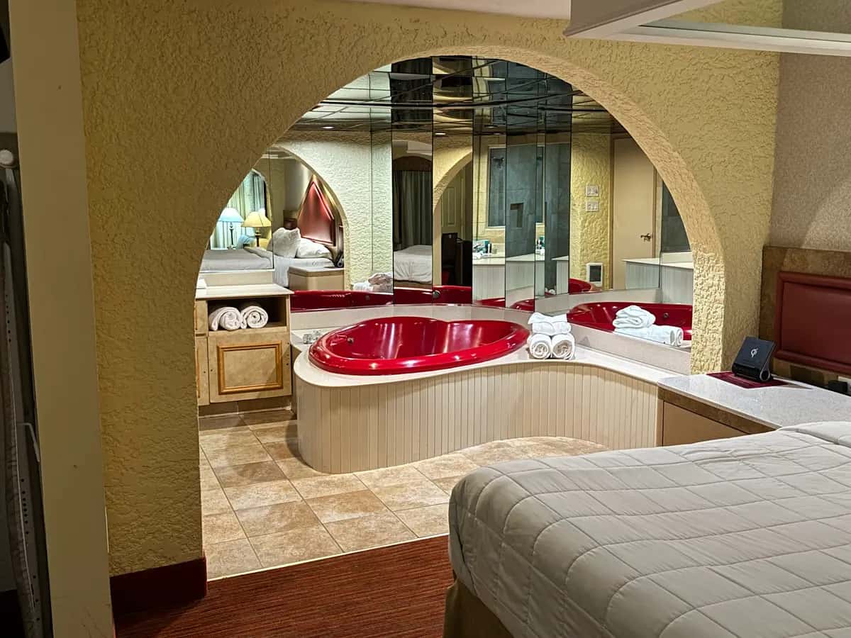 Private in-room jacuzzi at Paradise Stream Resort