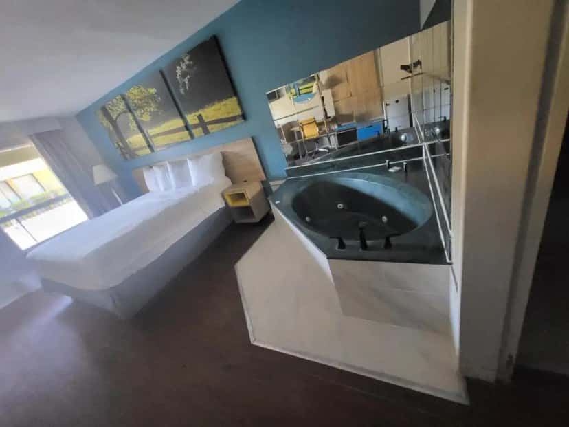 In-room hot tub at Park Inn by Radisson, Attalla-Gadsden in Gadsden, AL