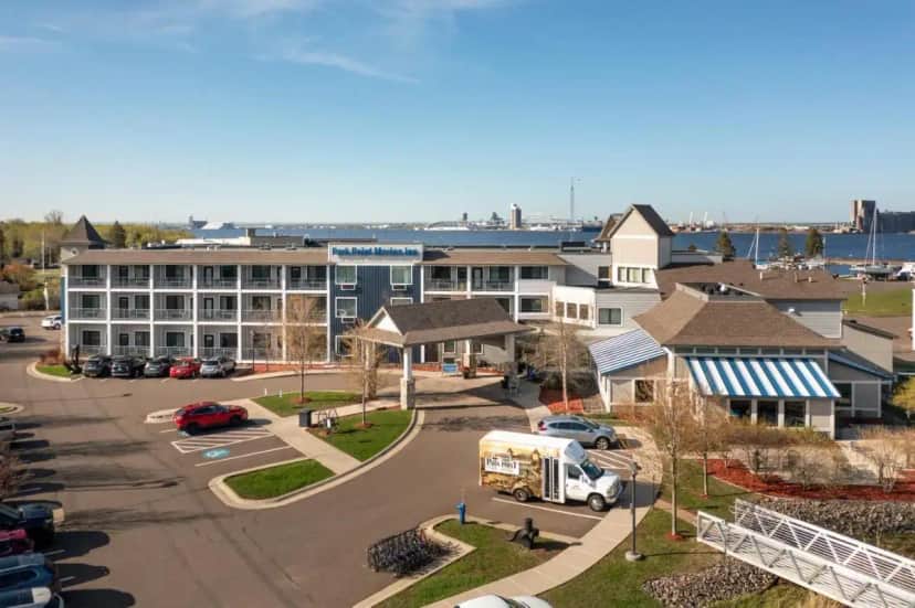 a city with a building and a street with a food truck at Park Point Marina Inn in Duluth