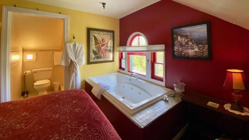 In-room hot tub at Penny Farthing Inn in St. Augustine, FL