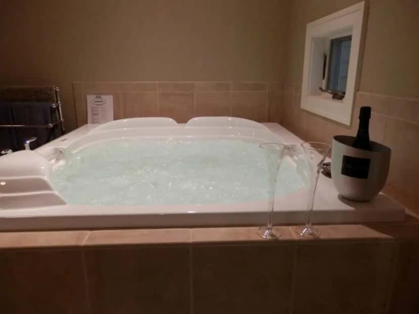 In-room hot tub at Pigeon Creek Inn in Holland, MI