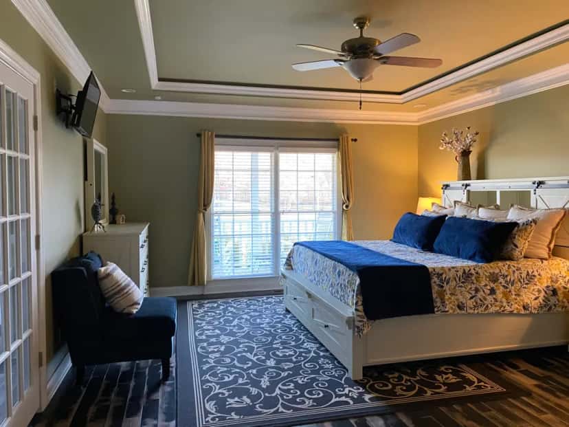 In-room hot tub at Pillow and Paddock Bed & Breakfast in La Grange, KY