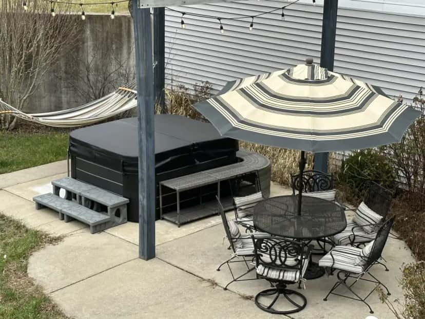 Private outdoor hot tub at Pillow and Paddock Bed & Breakfast in La Grange, KY