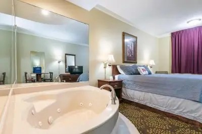 Plantation Oaks Suites & Inn hotel photo 1 in Millington, Tennessee