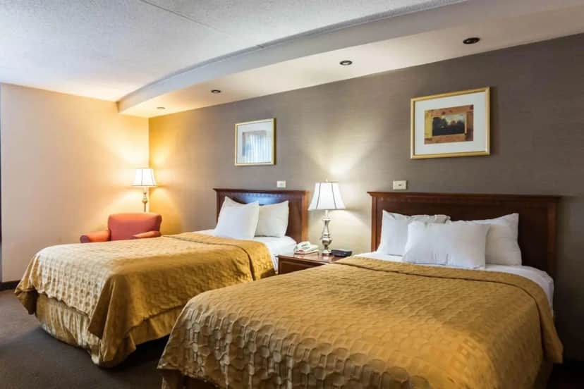 Plaza Inn & Suites — guest room
