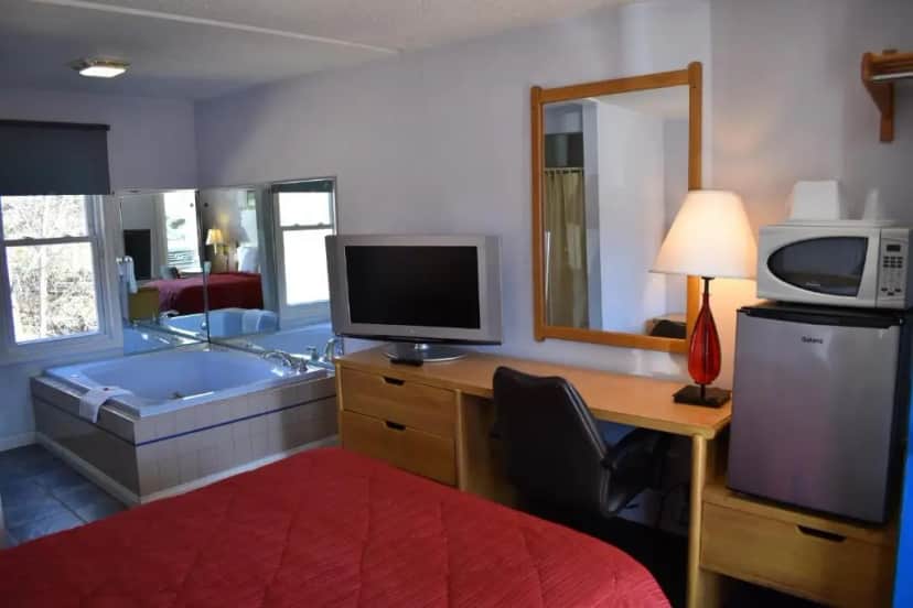 Pocono Night Lodge hotel photo 1 in Bartonsville, Pennsylvania
