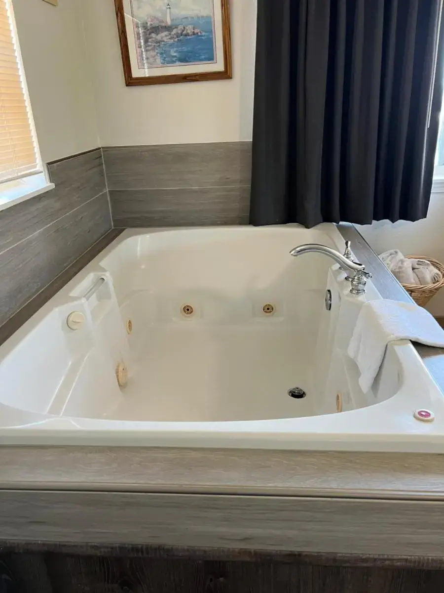 In-room hot tub at Port Townsend Inn in Port Townsend, WA