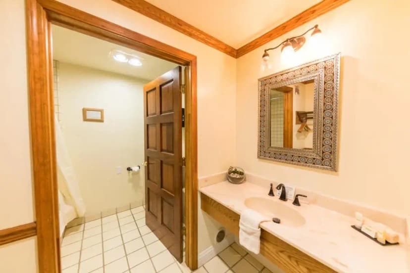 Hotels with jacuzzi in room in Moss Landing