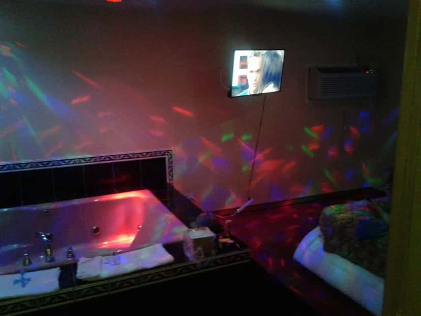 In-room hot tub at Presidential Inn & Suites in Matteson, IL