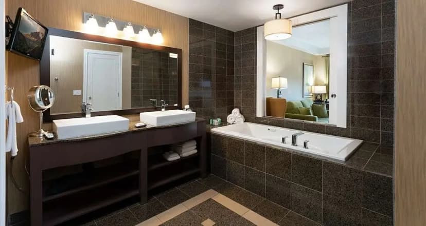Hotels with jacuzzi in room in Sooke