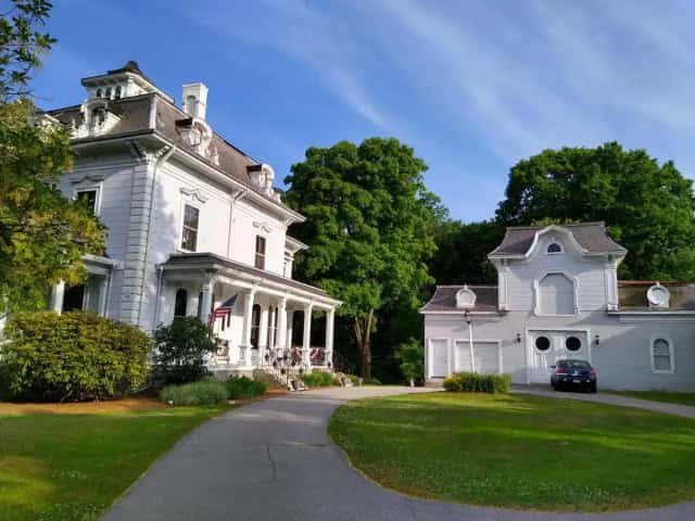 Proctor Mansion Inn — guest room