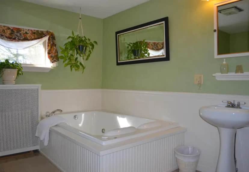Private in-room jacuzzi tub in the Queen Room with Spa Bath at Pryor House Bed and Breakfast