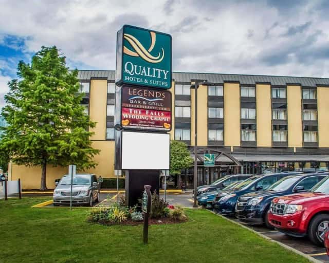 Quality Hotel & Suites At the Falls — guest room