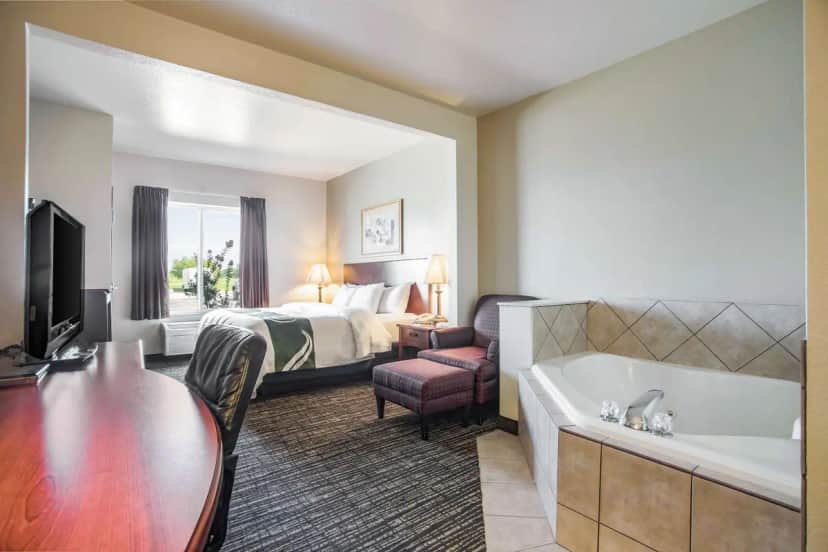 Private in-room jacuzzi at Quality Inn