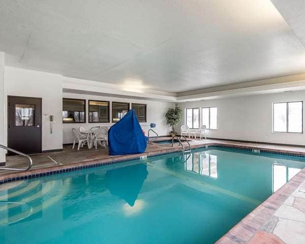 Quality Inn & Suites — pool