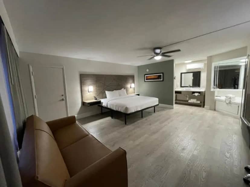 Private in-room jacuzzi tub in the King Room with Jacuzzi - Non-Smoking at Quality Inn & Suites Airport Cruise Port Hollywood