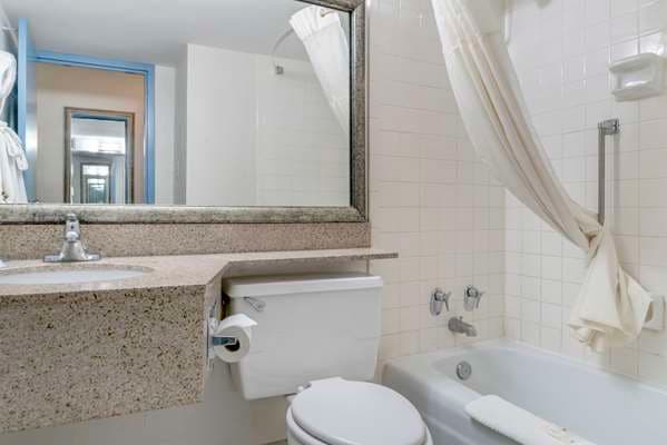Deep soaking bathtub