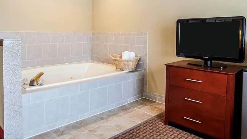 Quality Inn & Suites Davenport Near I-80 hotel photo 1 in Davenport, Iowa