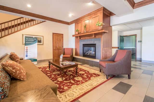 Quality Inn & Suites East Troy I-43 — guest room