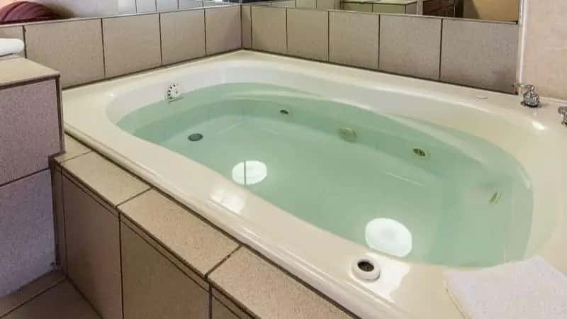 In-room hot tub at Quality Inn & Suites Erie near Casino in Erie, PA
