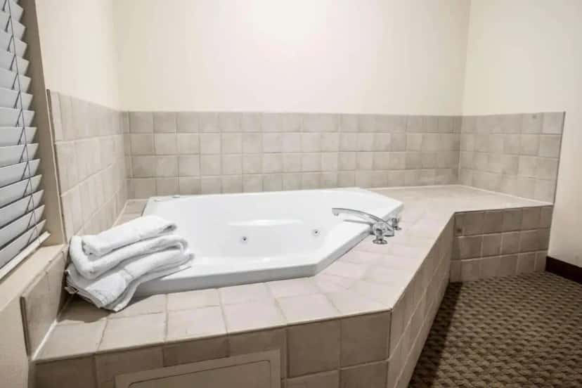 In-room hot tub at Quality Inn & Suites Federal Way - Seattle in Federal Way, WA