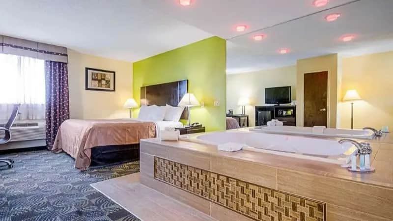 Quality Inn & Suites Glenmont – Albany South hotel photo 1 in Glenmont, New York