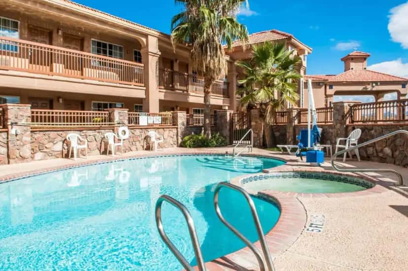 In-room hot tub at Quality Inn & Suites Las Cruces – University Area in Las Cruces, NM