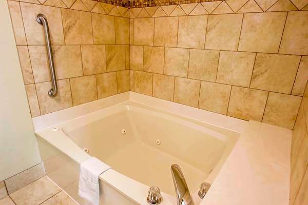 Jetted bathtub