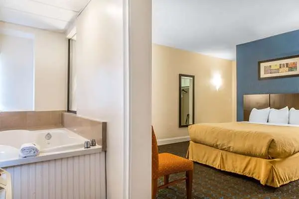 In-room hot tub at Quality Inn & Suites Middletown Newport in Middletown, RI