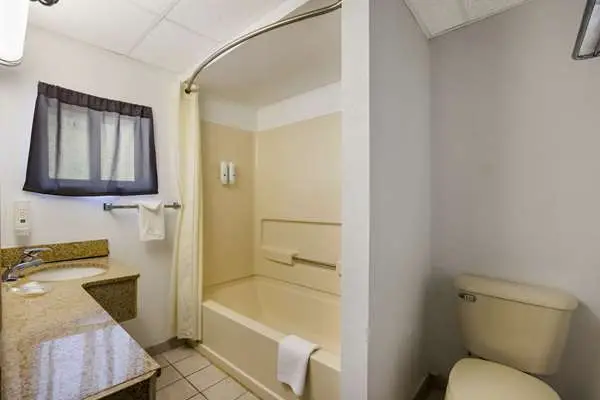 In-room hot tub at Quality Inn & Suites Millville - Vineland in Millville, NJ