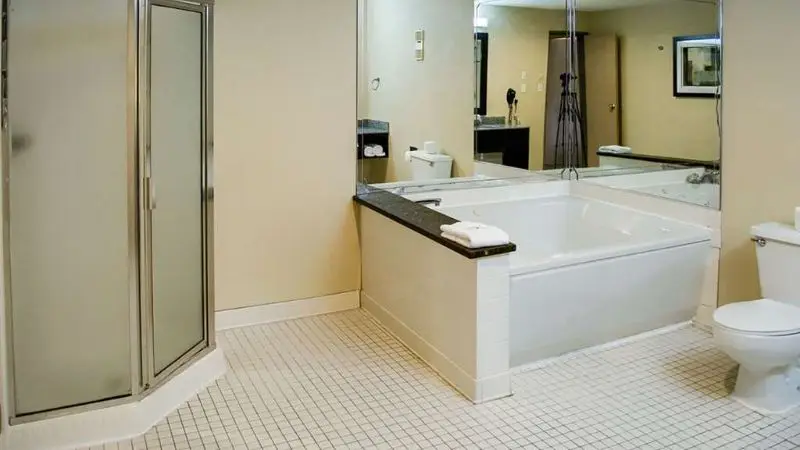 Quality Inn & Suites — suite