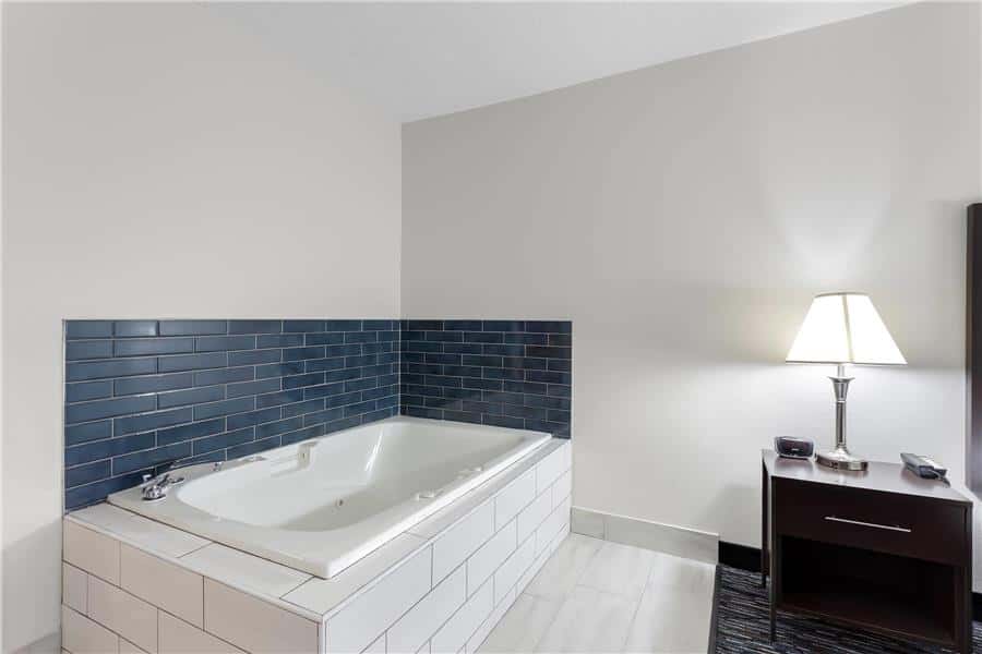 Private in-room jacuzzi tub at Quality Inn & Suites Niles