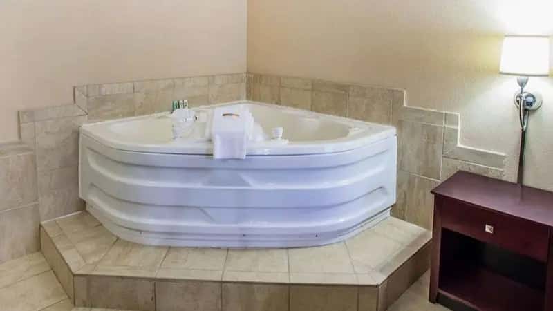 In-room hot tub at Quality Inn & Suites Peoria in Peoria, IL