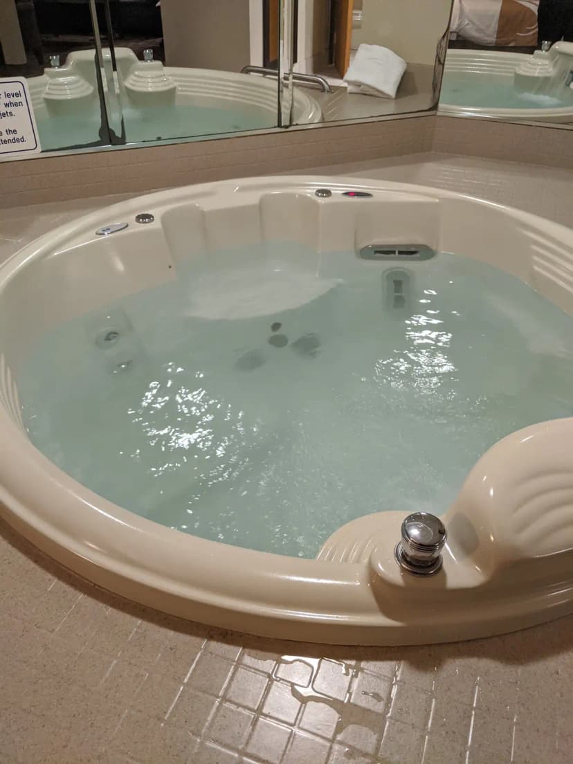 Hotels with jacuzzi in room in Quakertown